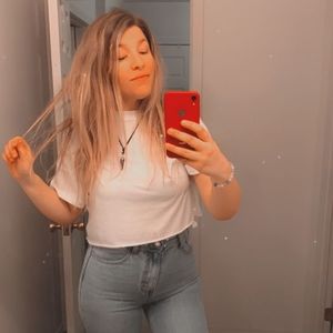 Meet your Posher, Alicia